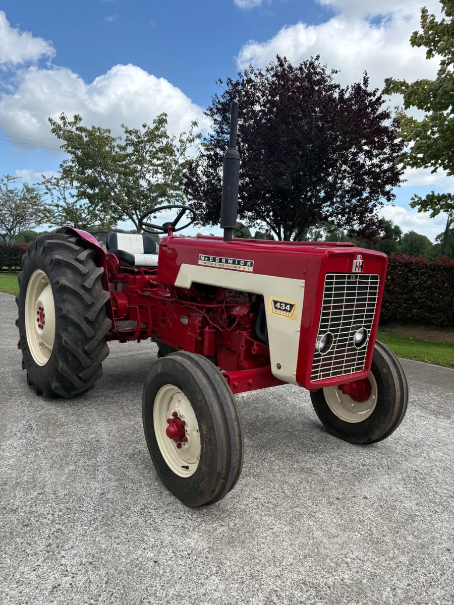 International 434 Tractor - Image 1