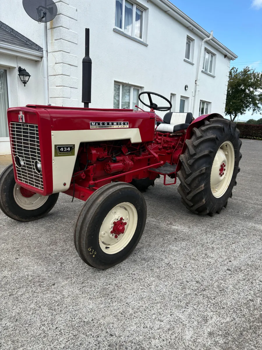 International 434 Tractor - Image 2