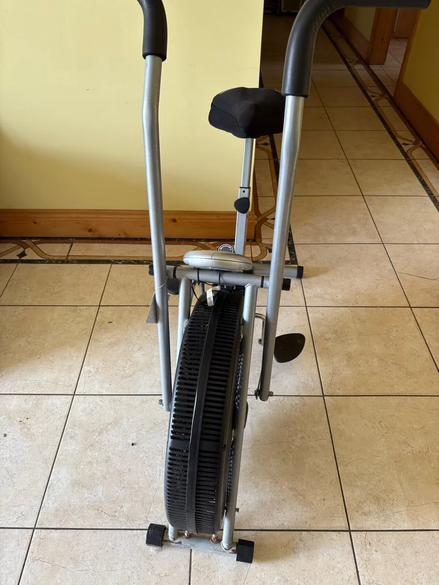 V Fit exercise bike - Image 2