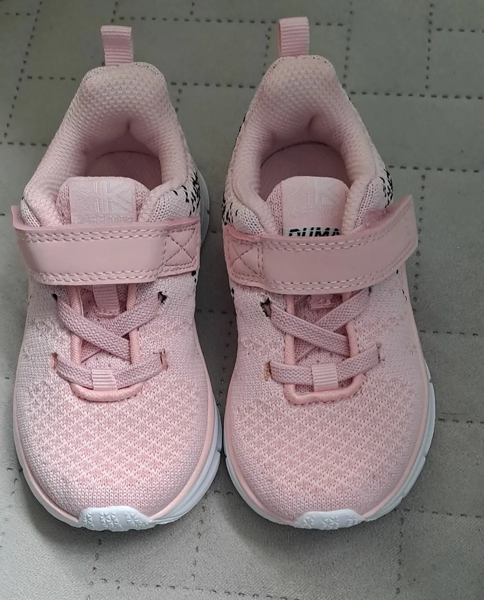 Trainers, brand new, size c7 - Image 1