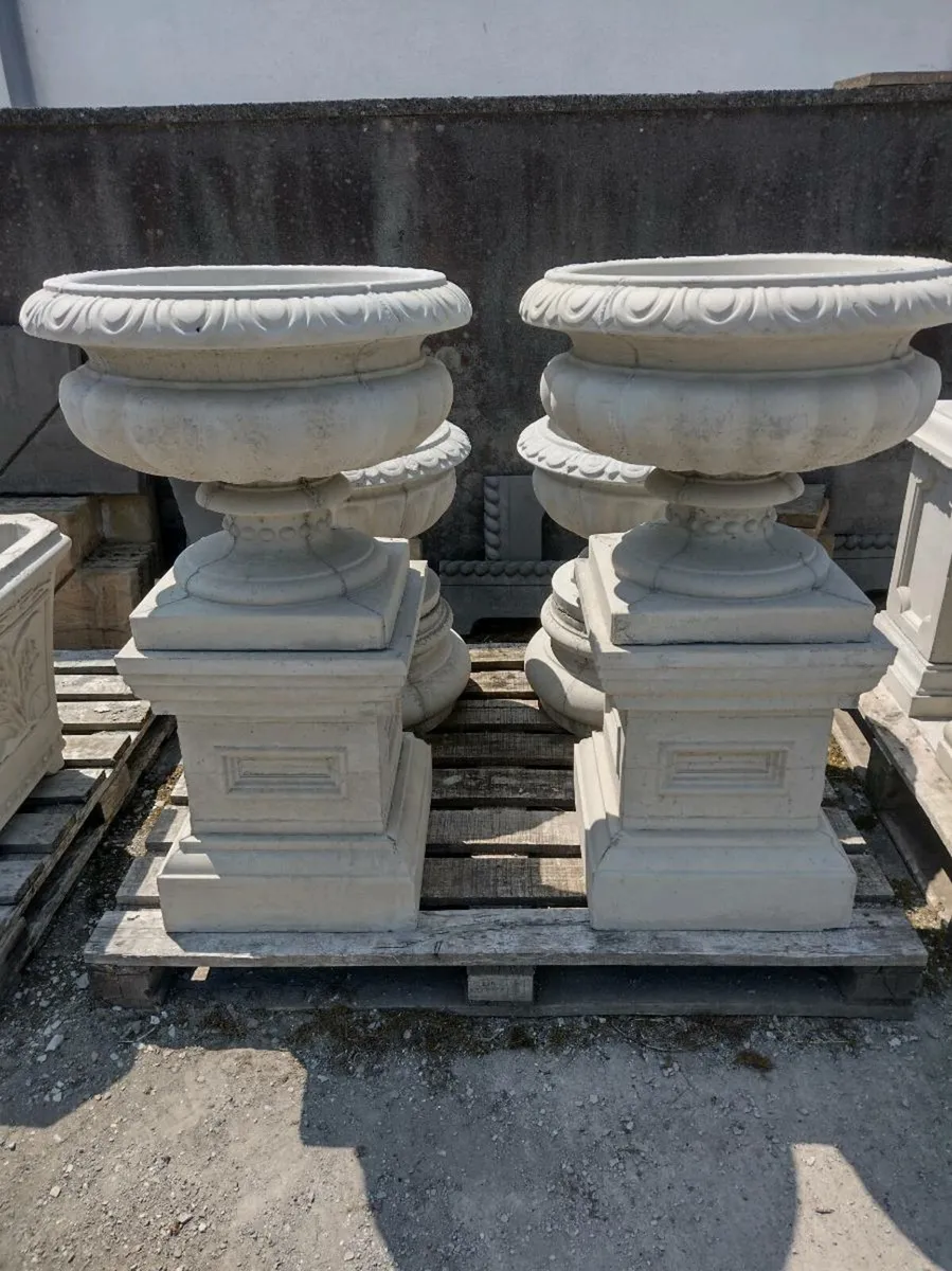 Flower pots - Image 1