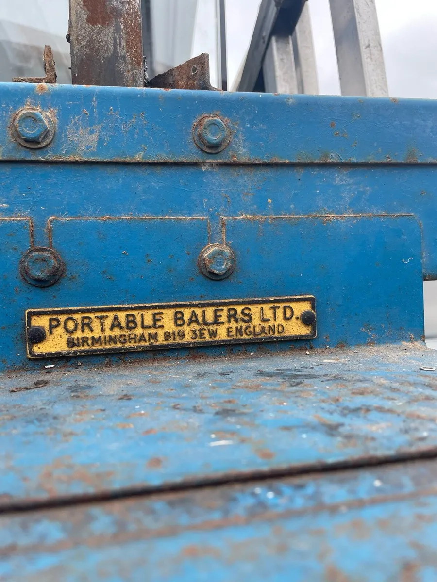Cardboard baler - Image 3