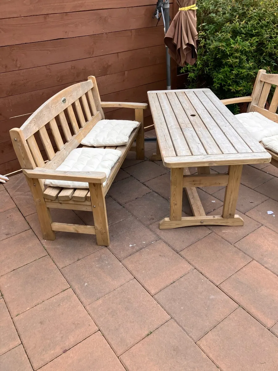 2 Garden Benches & 1 Table - Image 4