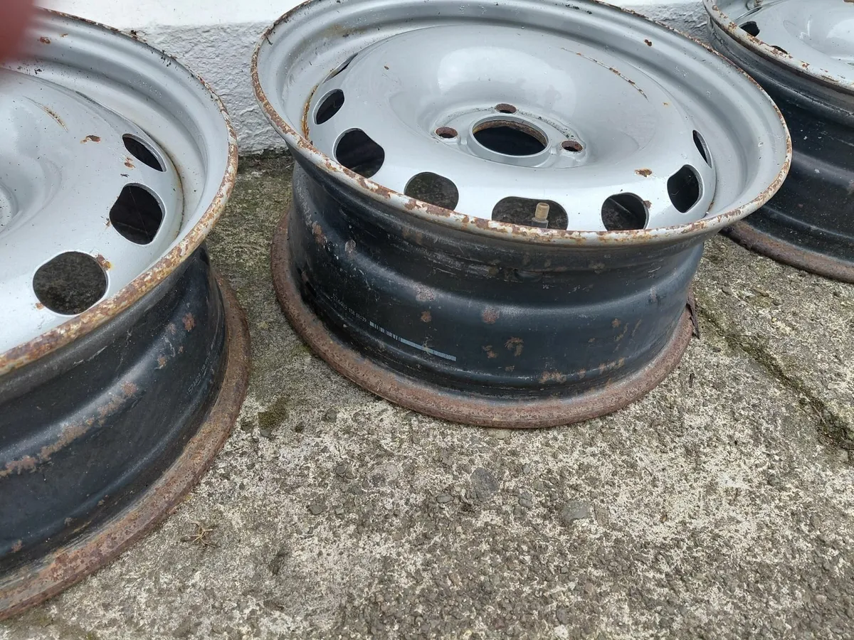 2016 Citreon berlingo Rims - Image 2