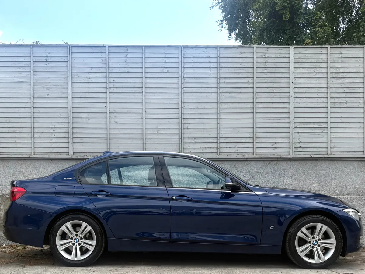 BMW 3-Series 2017 / 330e Sport plug-in hybrid - Image 2