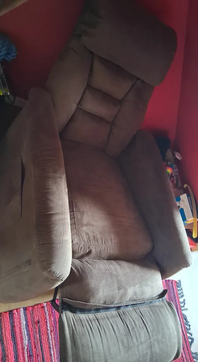 Recliner - Image 2