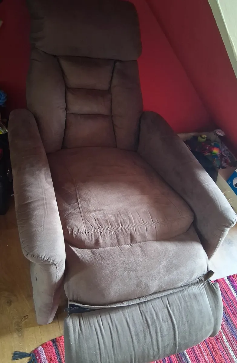 Recliner - Image 3