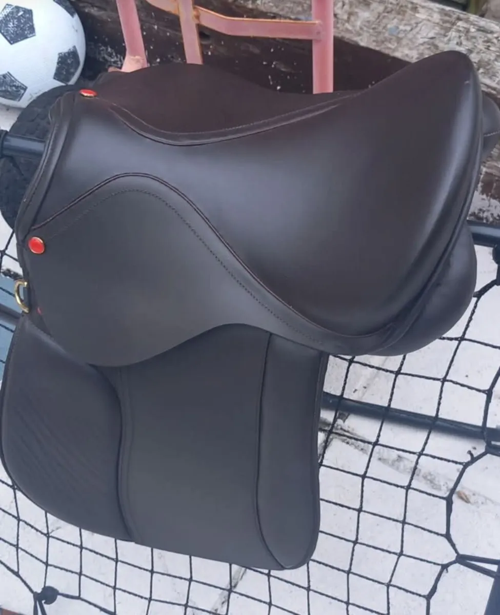 Pony saddle 15inch - Image 1