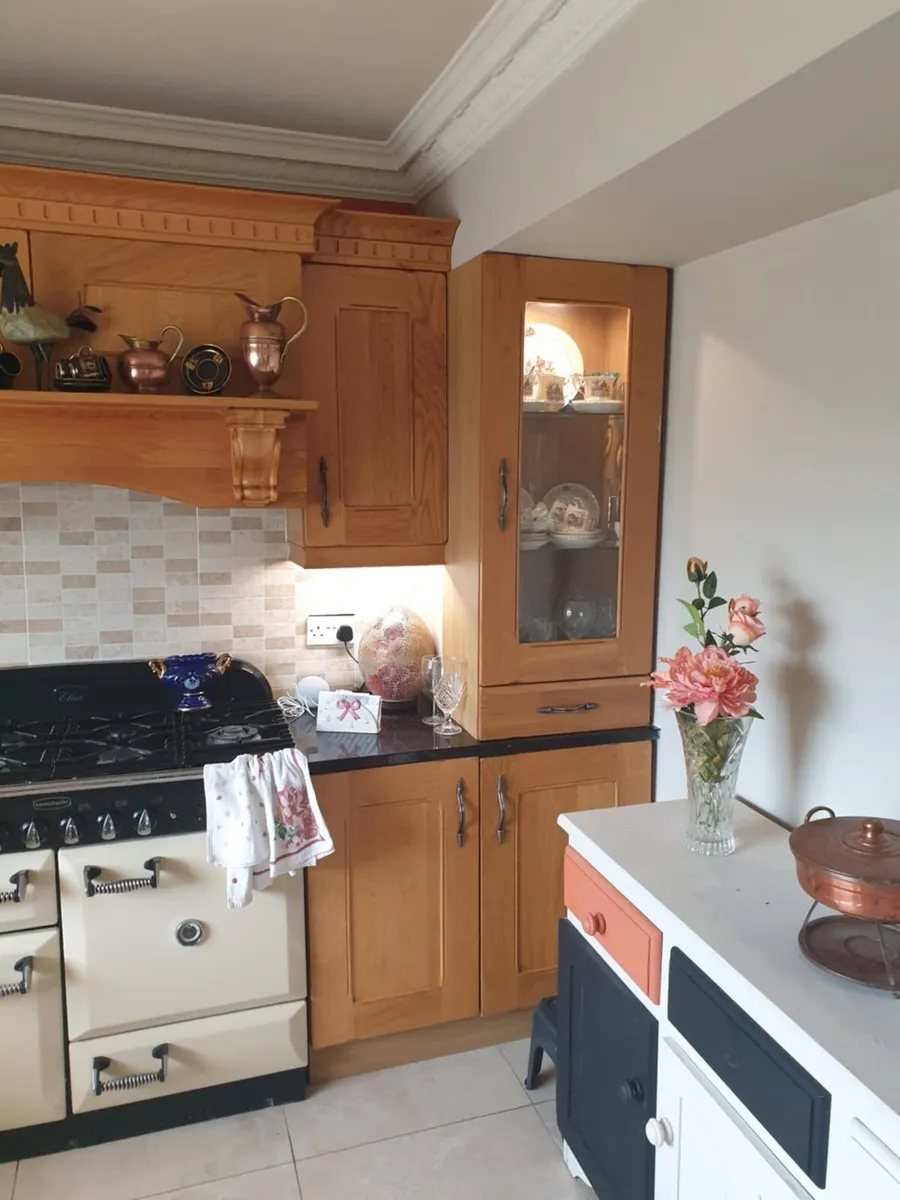 Kitchen cabinet - Image 1