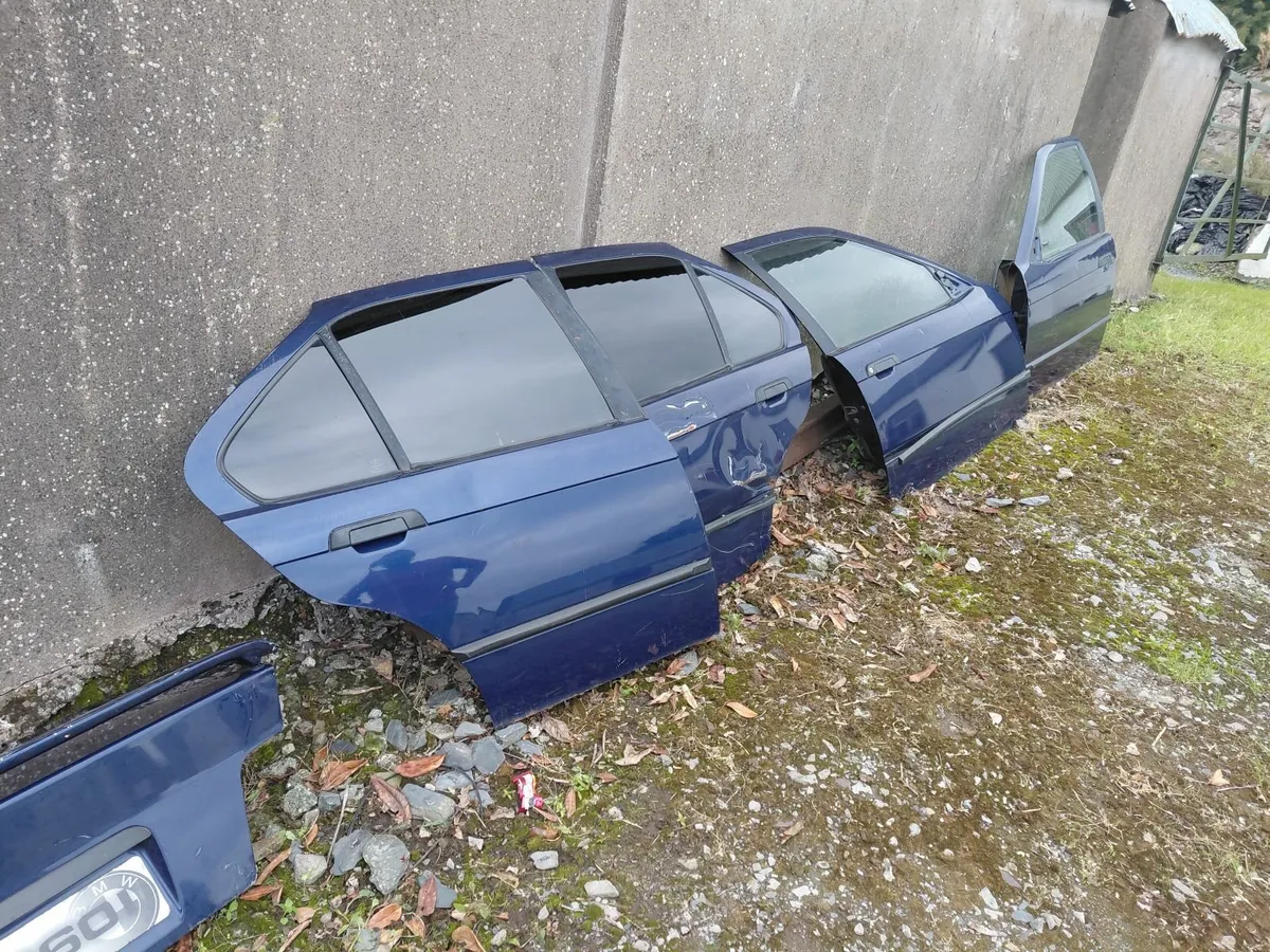 BMW 318 1992 parts and 1997 escort van back doors - Image 4
