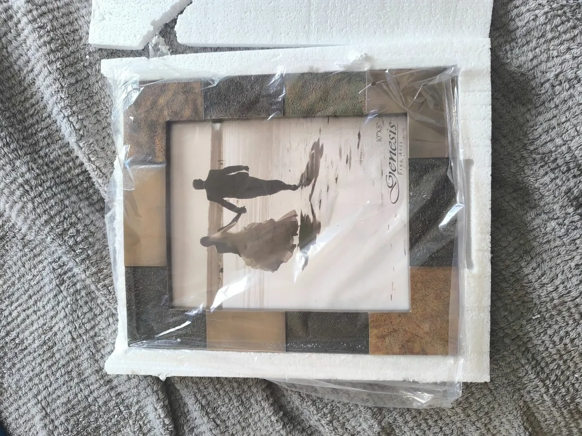 Genesis Photo Frame - Image 4