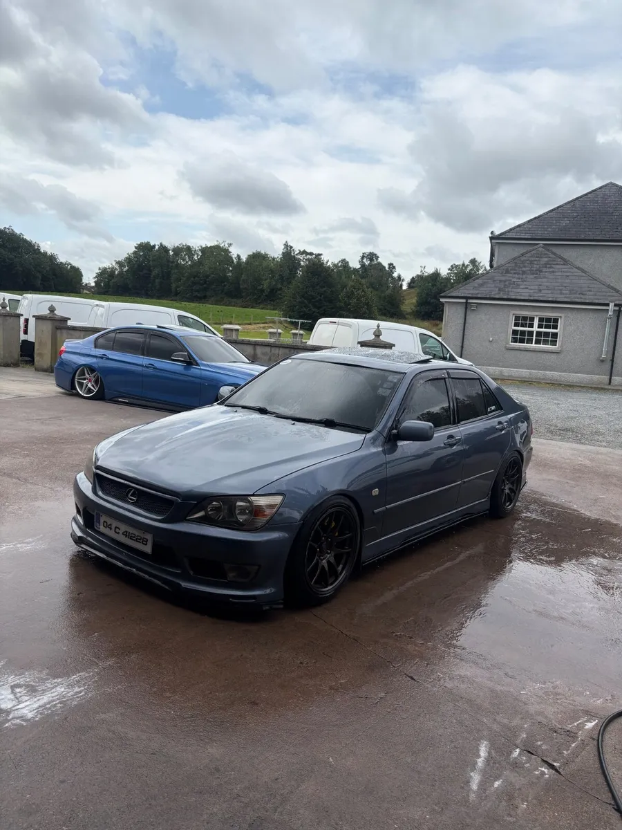Lexus IS 2004 - Image 1