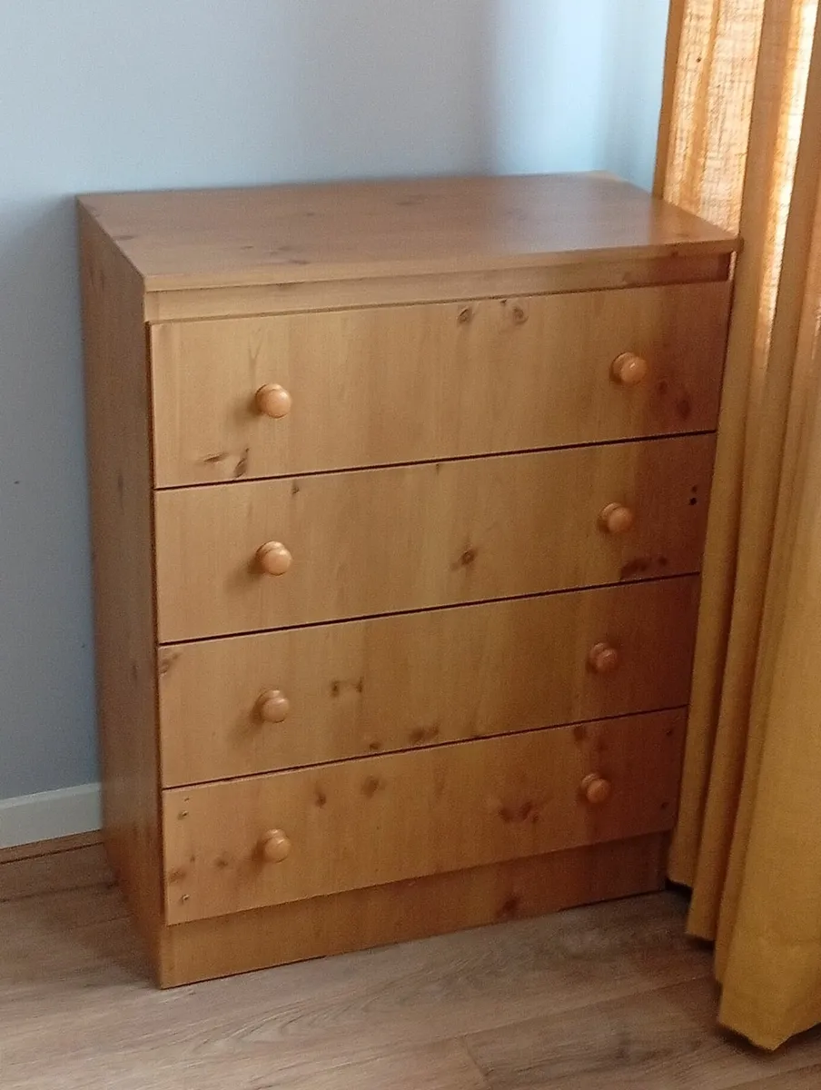 Chest of drawers