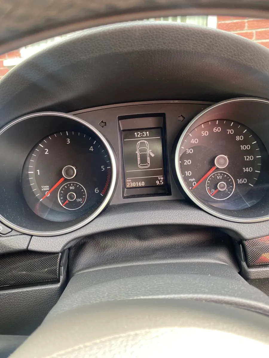 Volkswagen Golf 2011 - Image 2