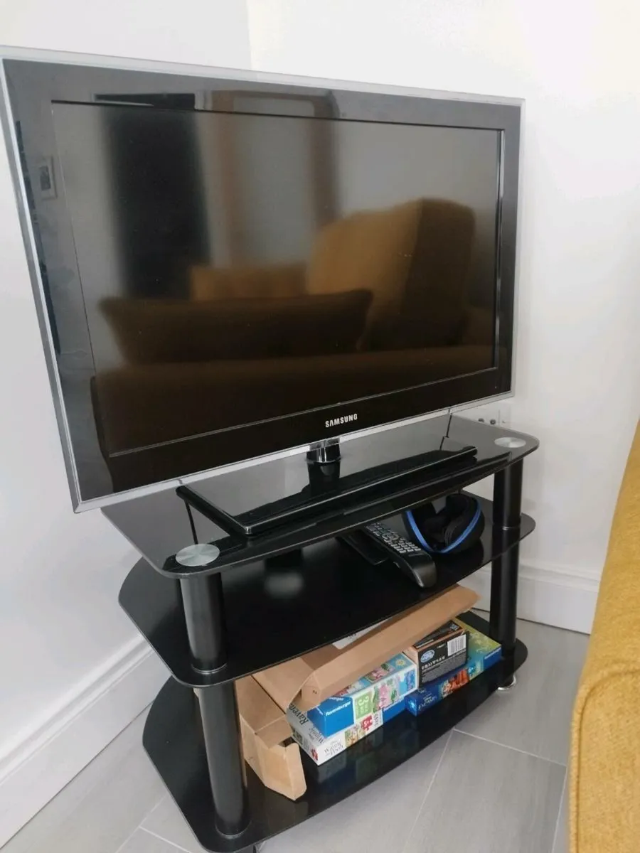 32" Samsung TV - Image 1