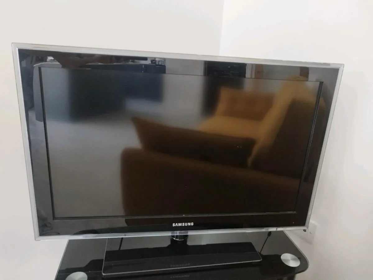 32" Samsung TV - Image 2