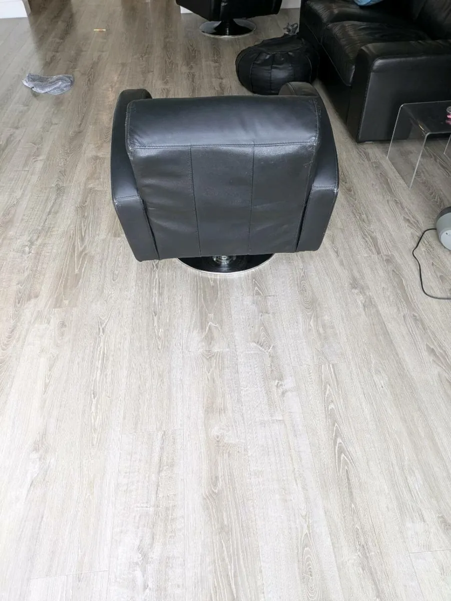 2 swivelling tub chairs black Italian leather - Image 3