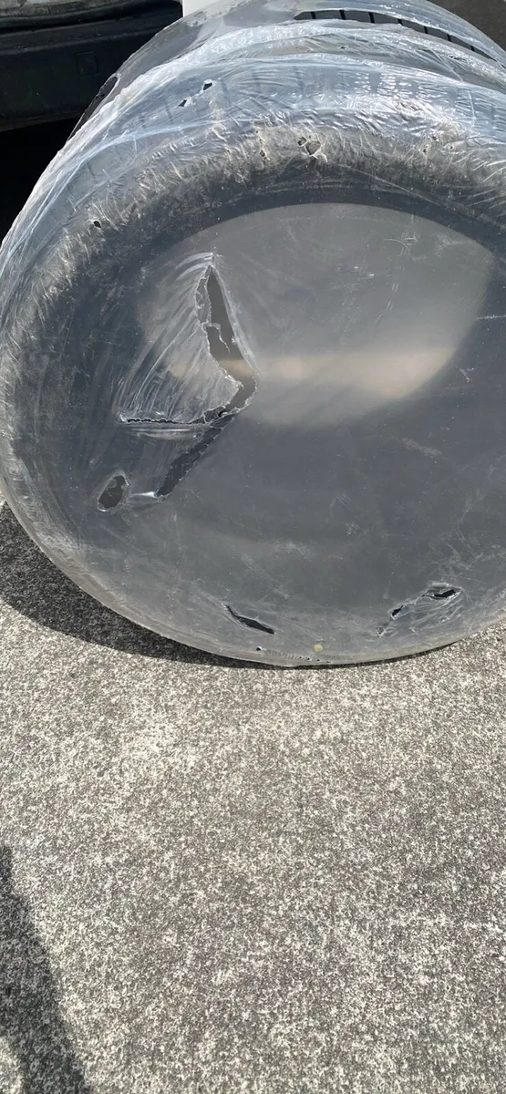 Tyres 235/45/r20 - Image 2