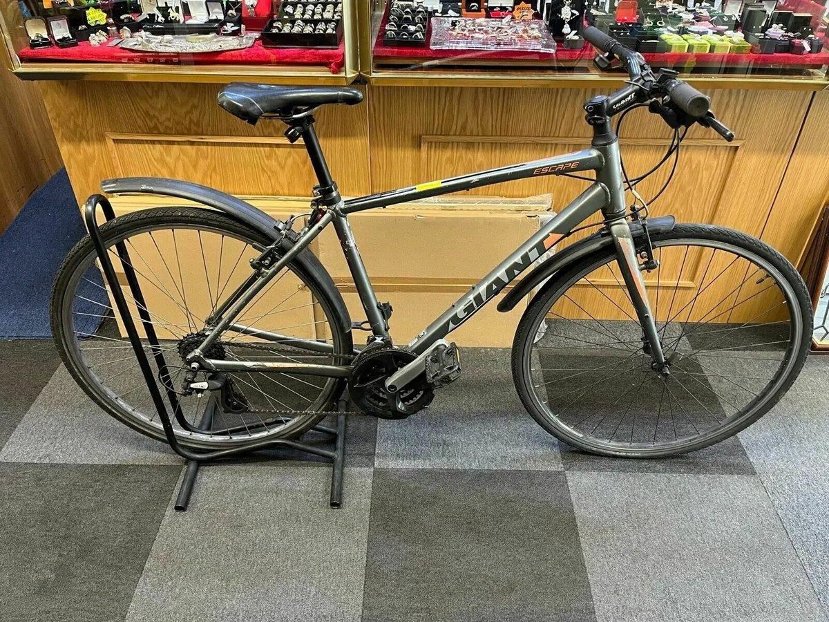 Giant Escape 3 Bike - Image 1