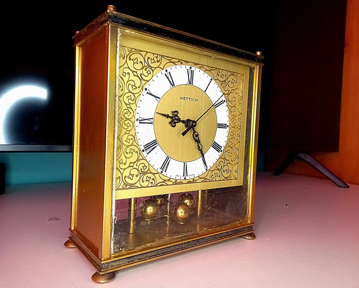 Vintage Style Clock in Gold - Image 2