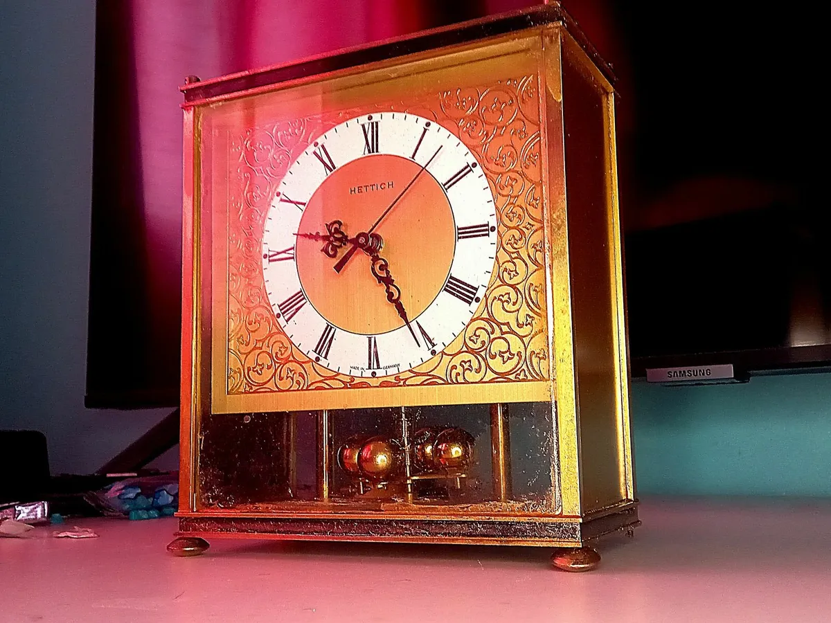 Vintage Style Clock in Gold - Image 3