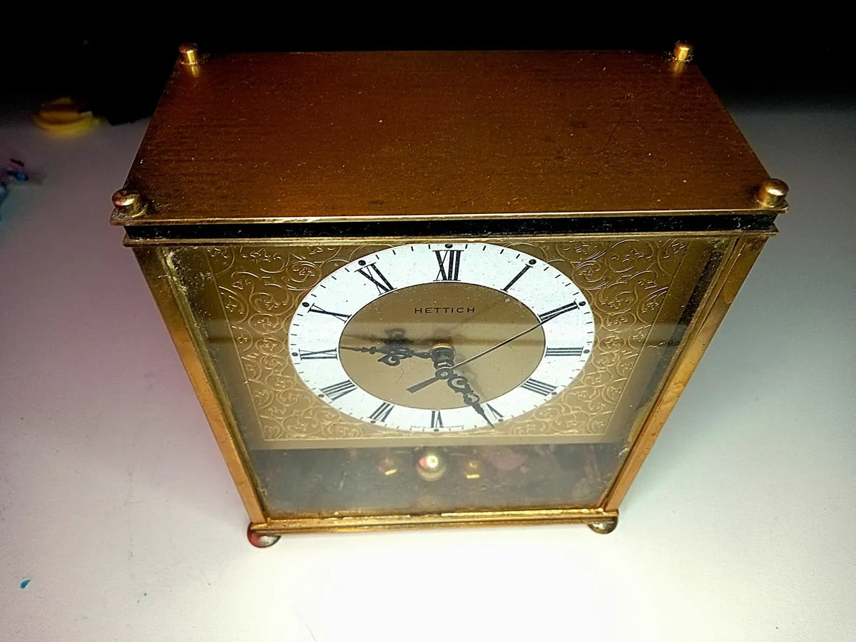 Vintage Style Clock in Gold - Image 4