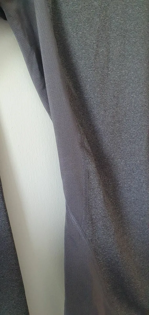 Under armour HeatGear compression top - Image 2