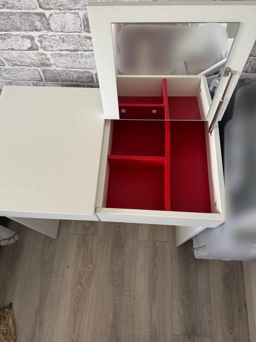 Desk - Image 2