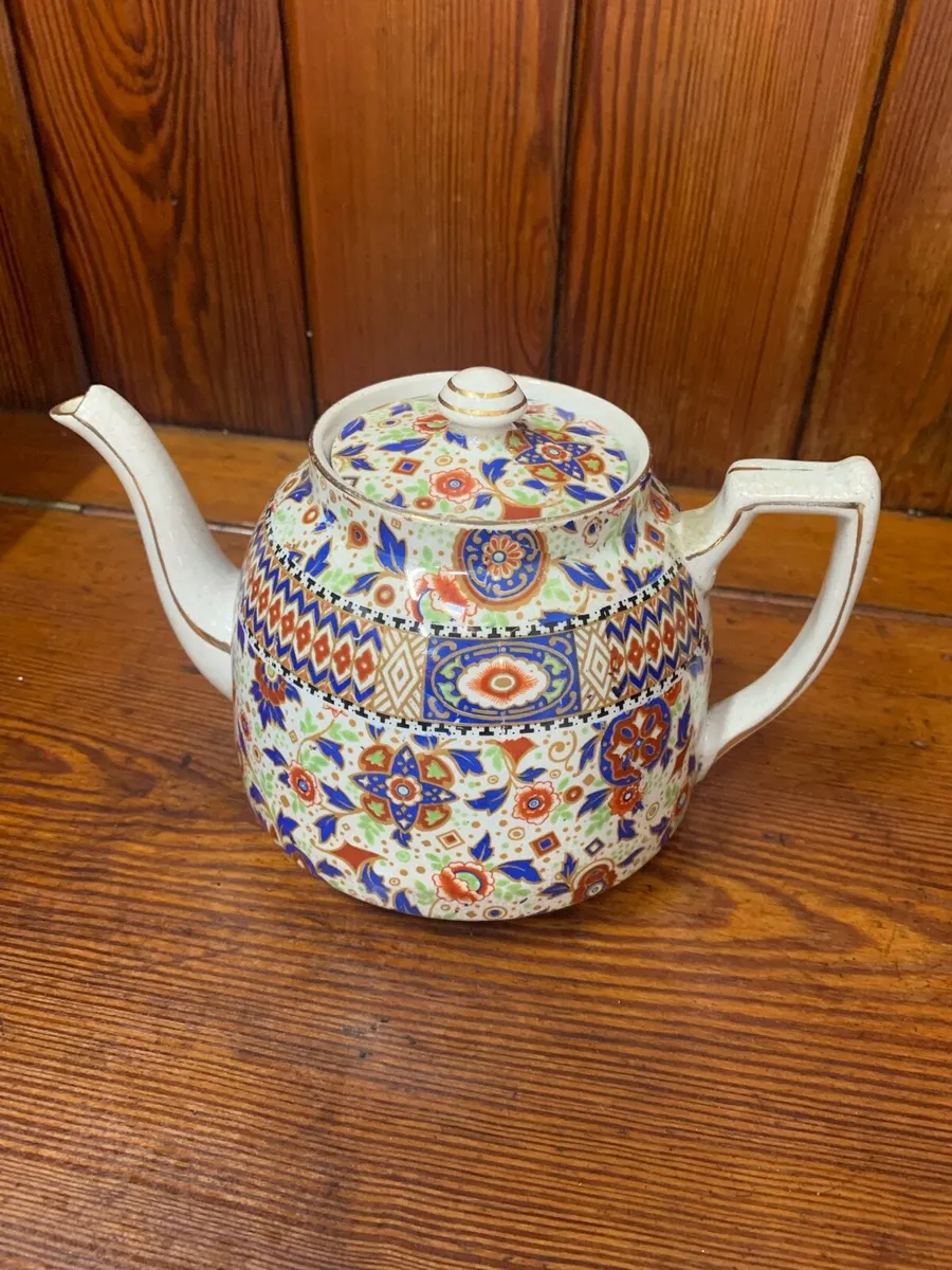 Vintage Imari-Style hand painted teapot. - Image 2