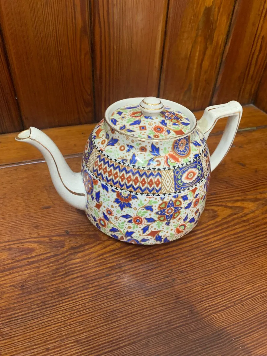Vintage Imari-Style hand painted teapot. - Image 3
