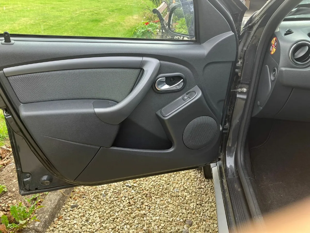Dacia Duster SIGNATURE Automatic 2018 - Image 3