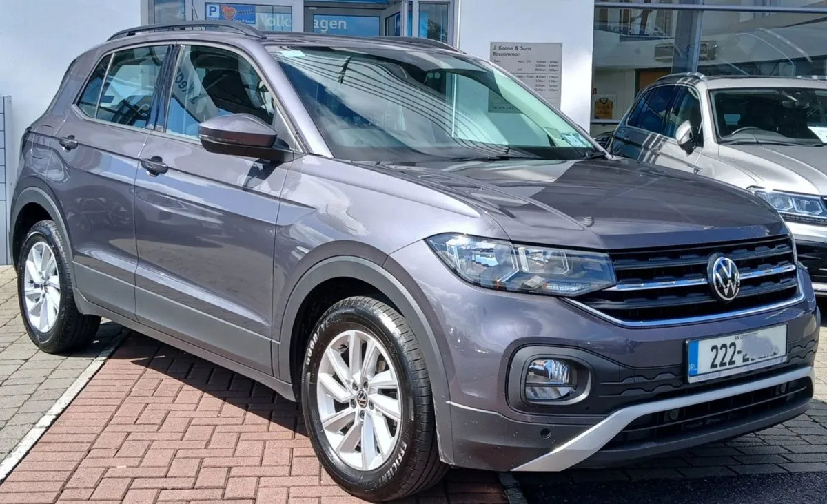 Volkswagen T-Cross Life 1.0 TSI 95hp  rear View C - Image 1