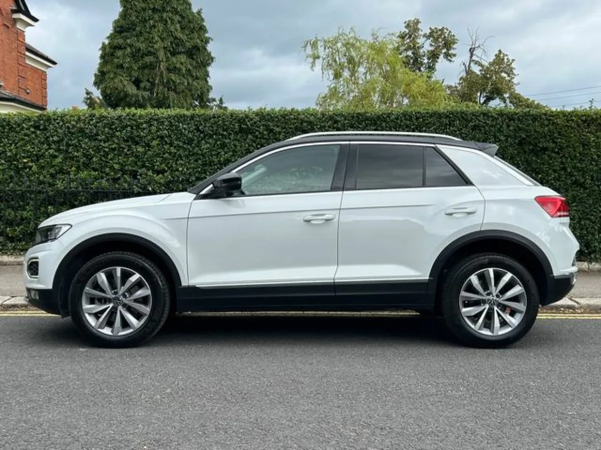 Volkswagen T-Roc 2.0 DIESEL 150 BHP DSG SPORT - Image 4