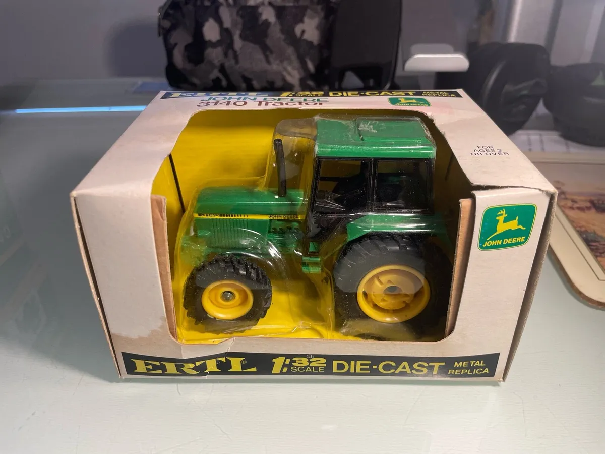 ERTL John Deere 3140 OPU Cab - Image 1