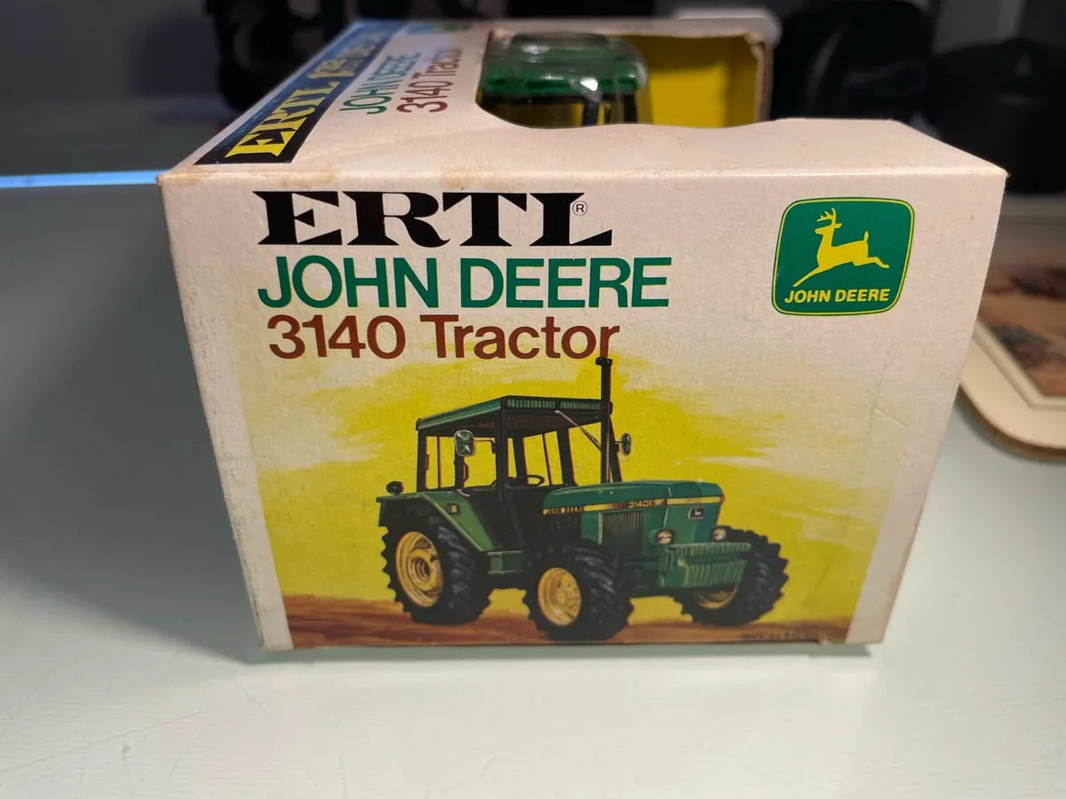 ERTL John Deere 3140 OPU Cab - Image 2