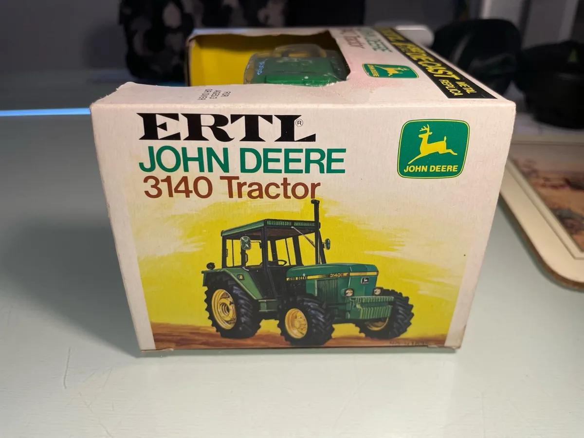 ERTL John Deere 3140 OPU Cab - Image 4