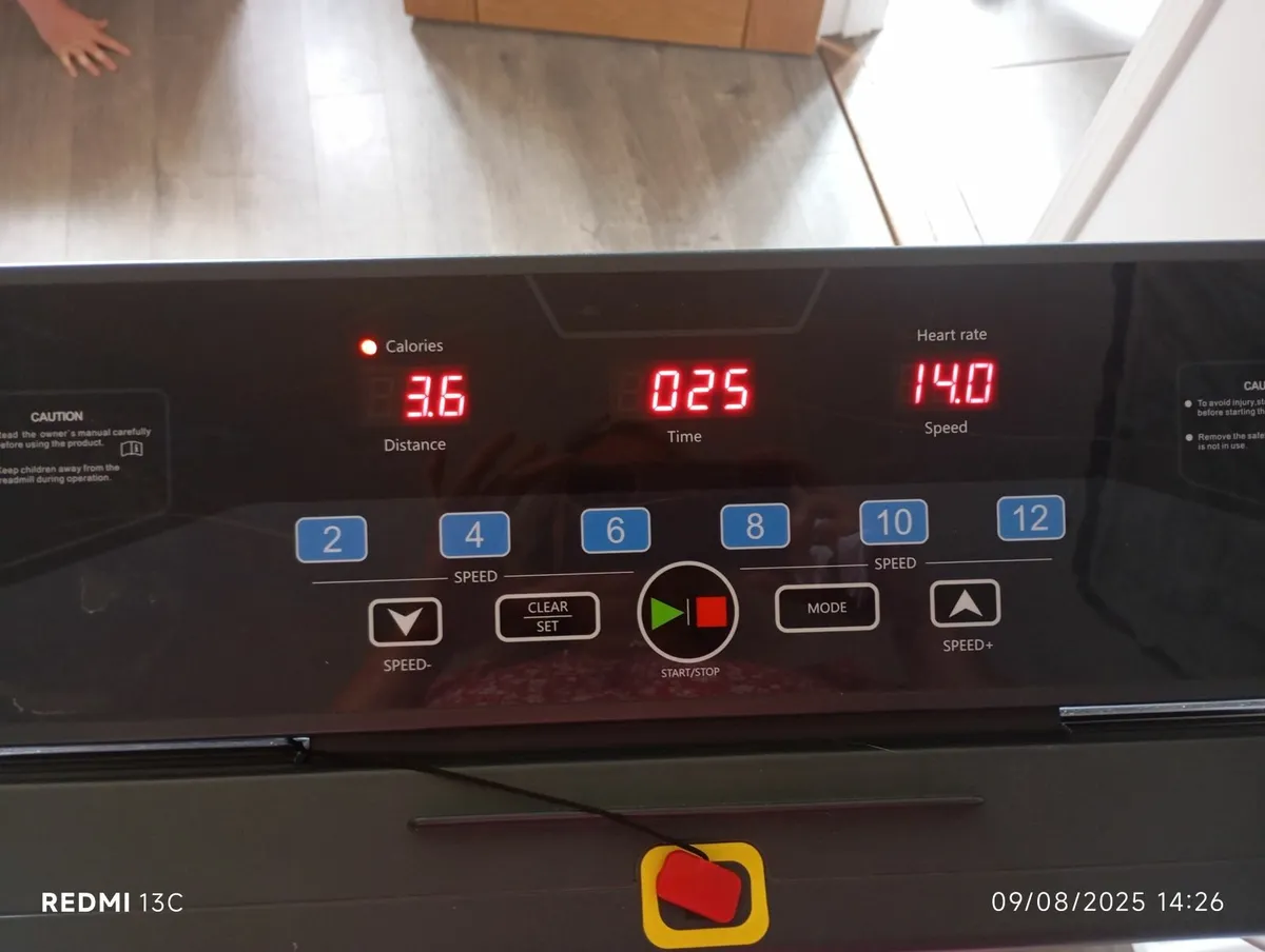 Power track 5500 treadmill - Image 1
