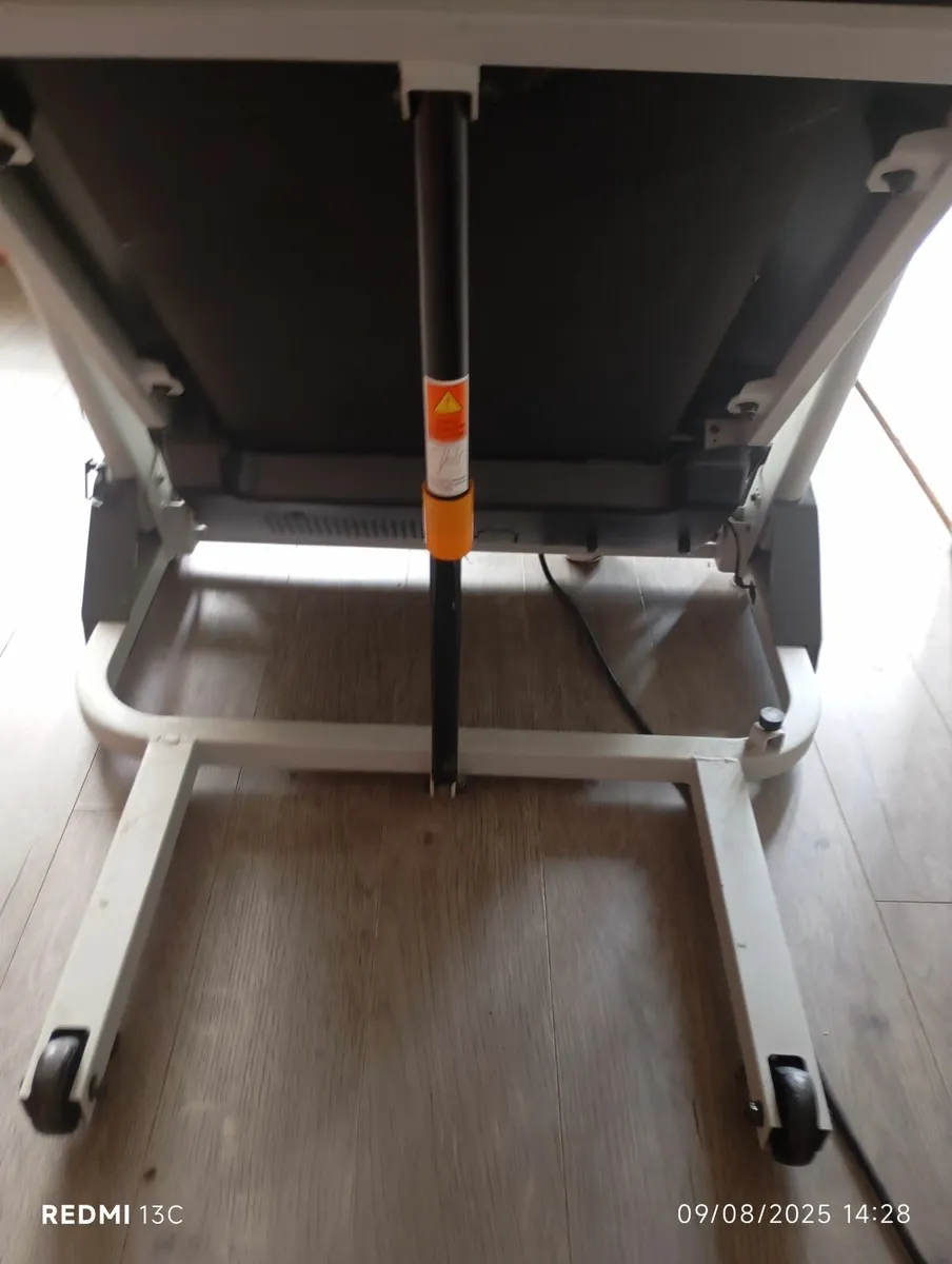 Power track 5500 treadmill - Image 2