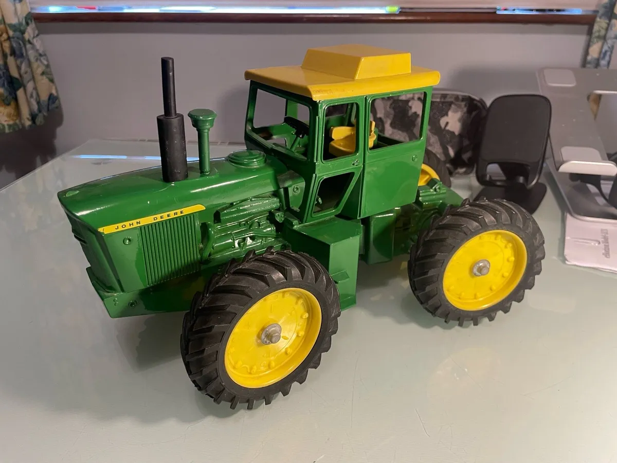 VINTAGE Ertl John Deere 7520 1:16 Scale - Image 2