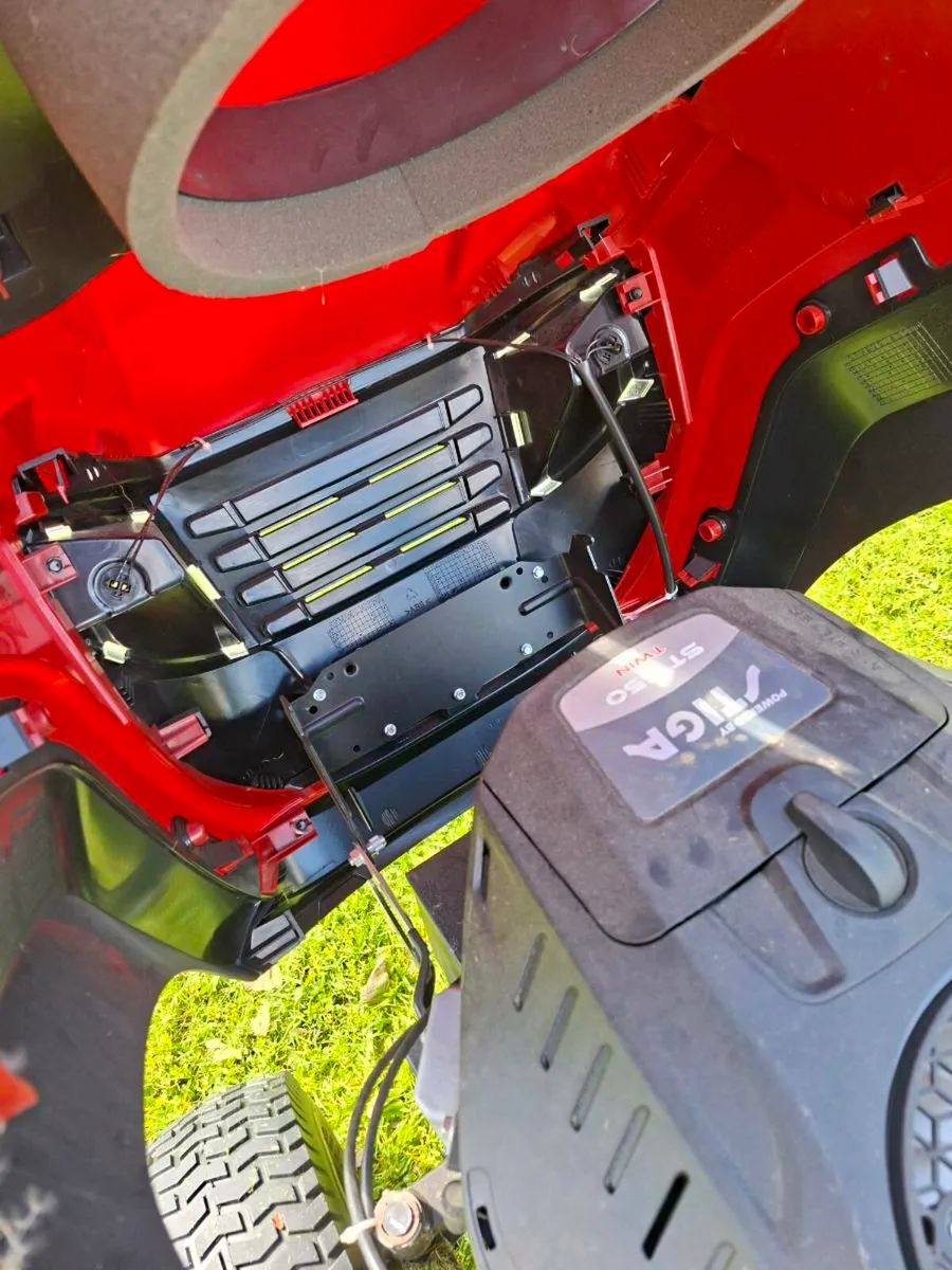 Mountfield ride on tractor lawnmower - Image 4