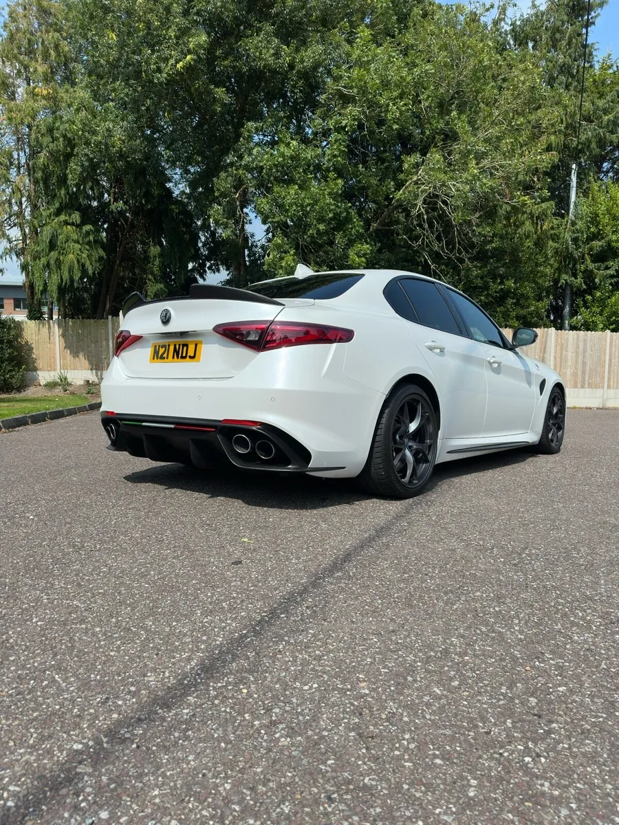 Alfa Romeo Giulia Quadrifoglio - Image 4