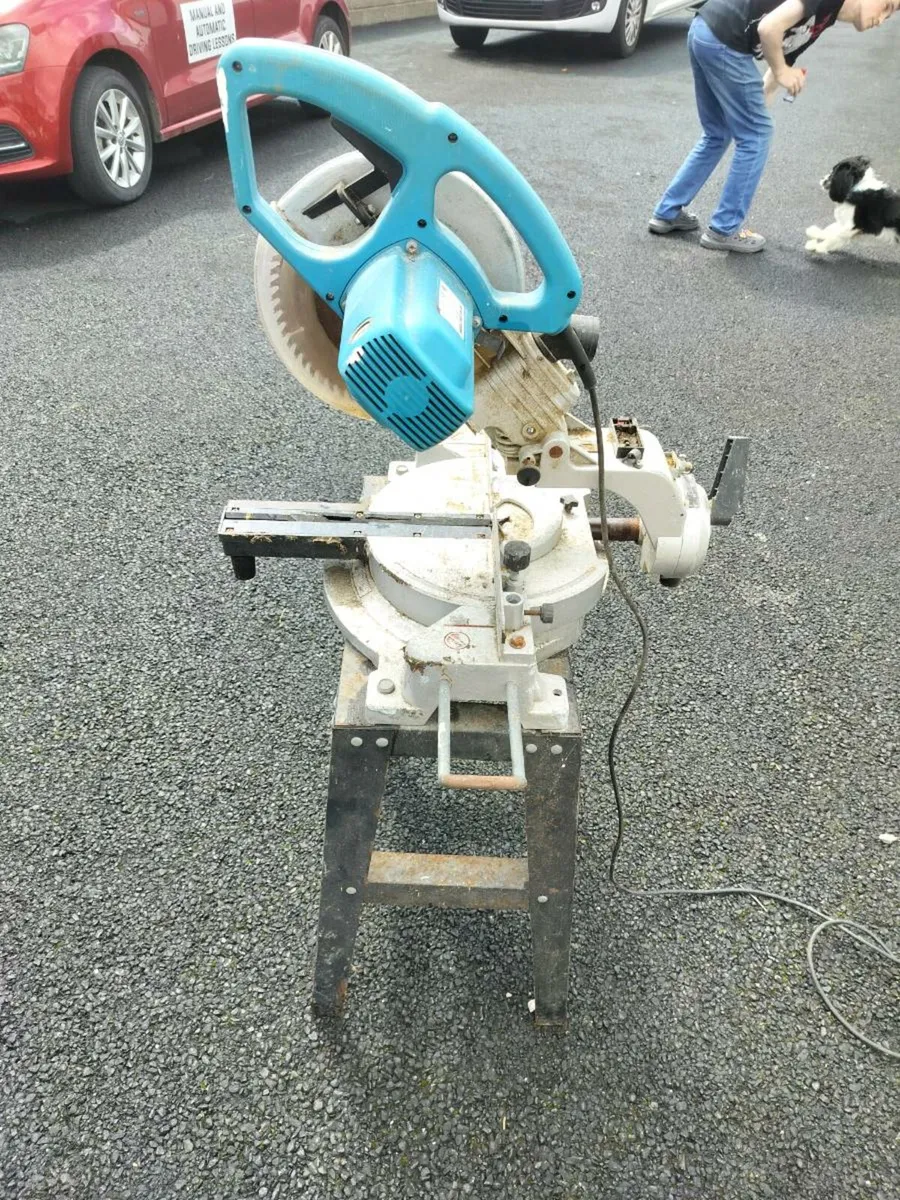 Large bed sliding chop saw