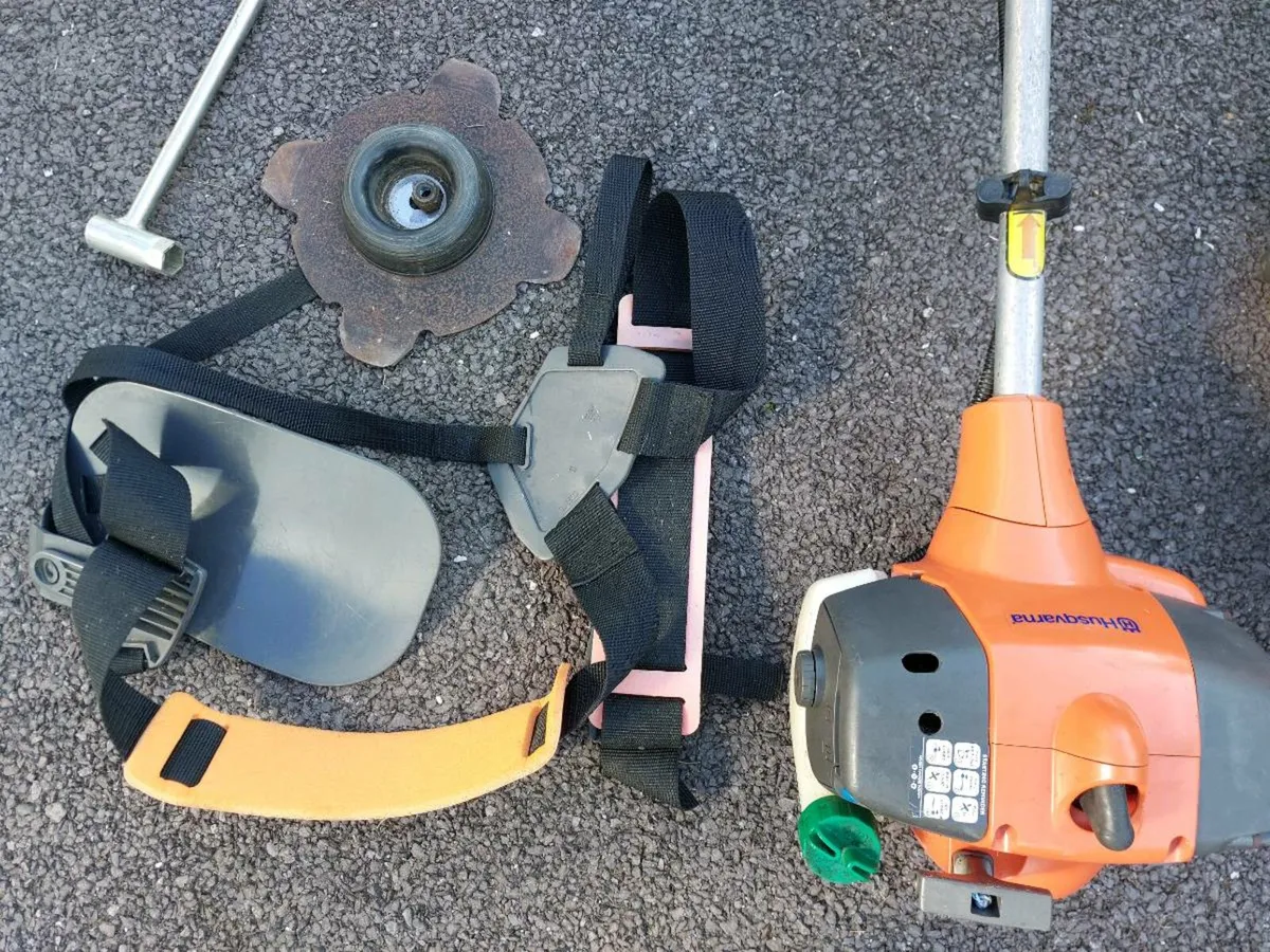Husqvarna Bush Cutter & Hedge Trimmer - Image 3