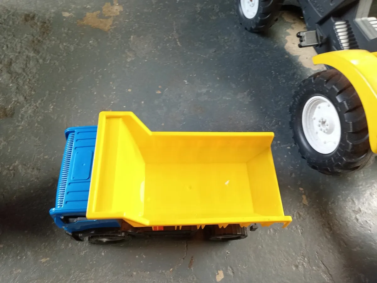 Punching  bag with gloves and a lorry - Image 2