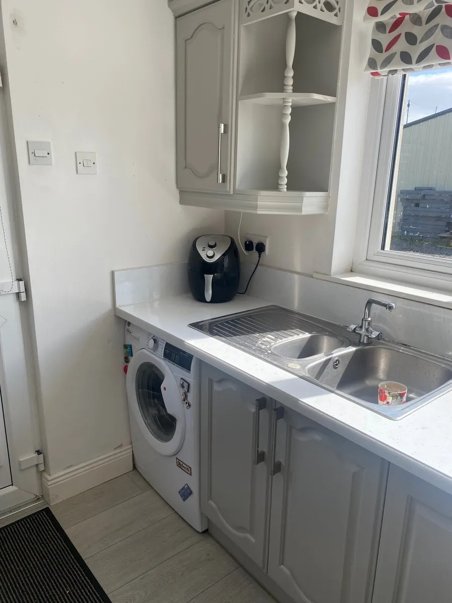 Second hand kitchens - Image 1