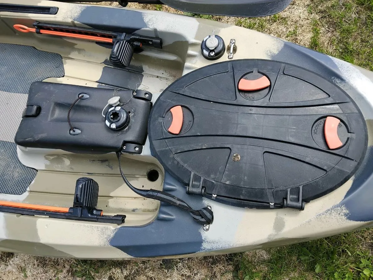Fishing kayak - Image 2