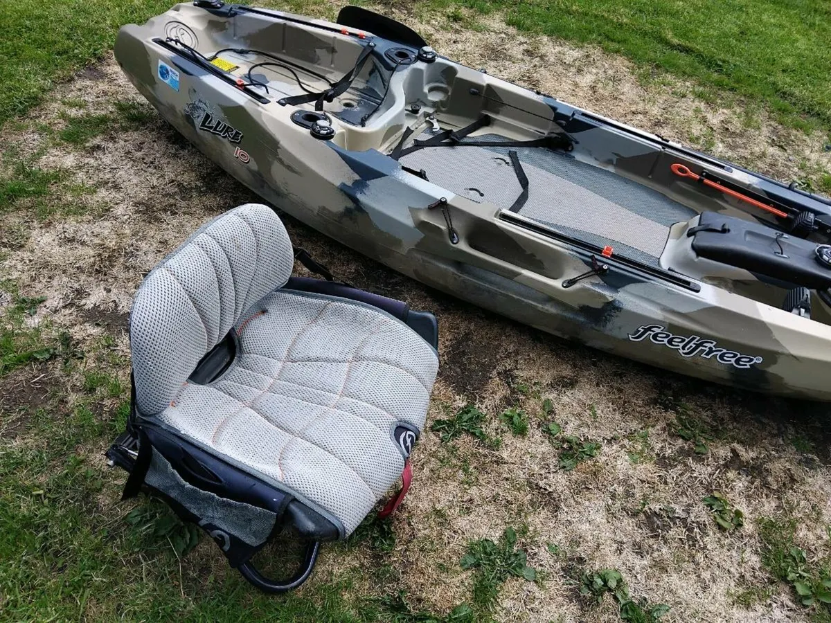 Fishing kayak - Image 4