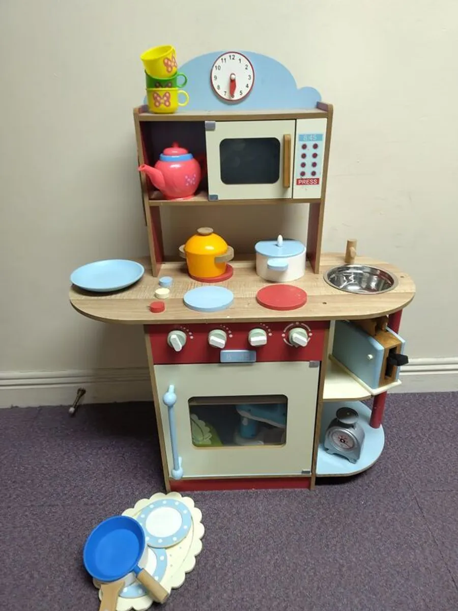Kids Play Kitchen - Image 1