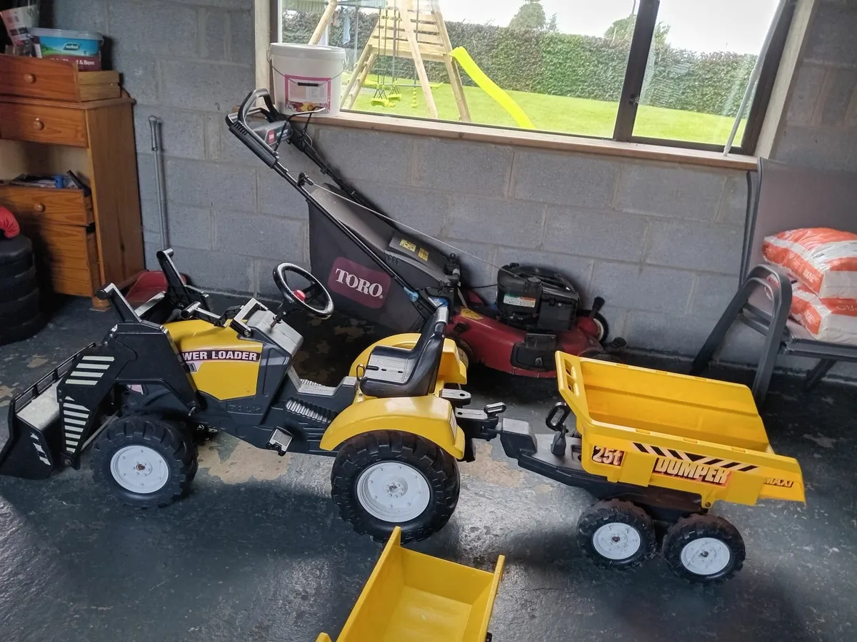 Kids ride on tractor and  trailer  and  diggers - Image 4