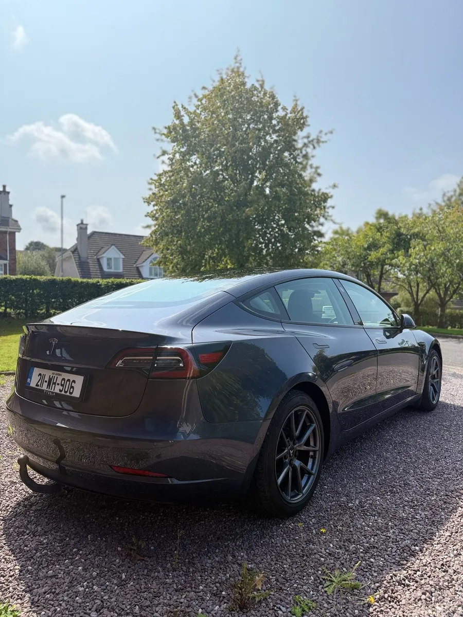 Car - Image 4